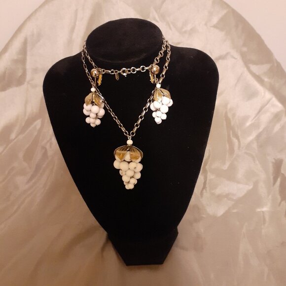 Celebrity NY late 60's Necklace and Earrings set - Picture 10 of 10